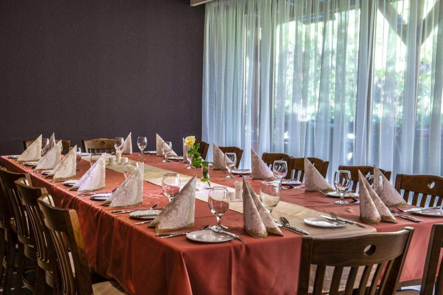 Erdospuszta Club Hotel Fenyves 데브레첸 외부 사진